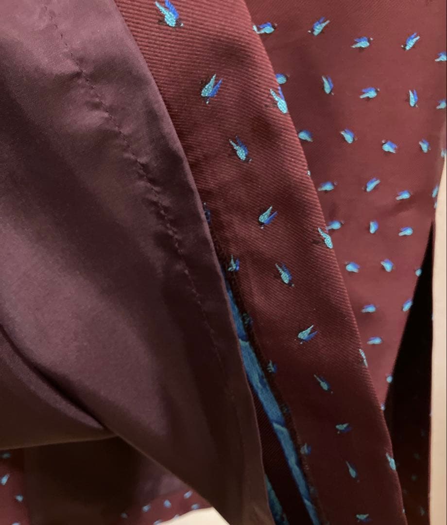 新品タグ付き　ワイン色にツバメ柄　スリットタイトスカート