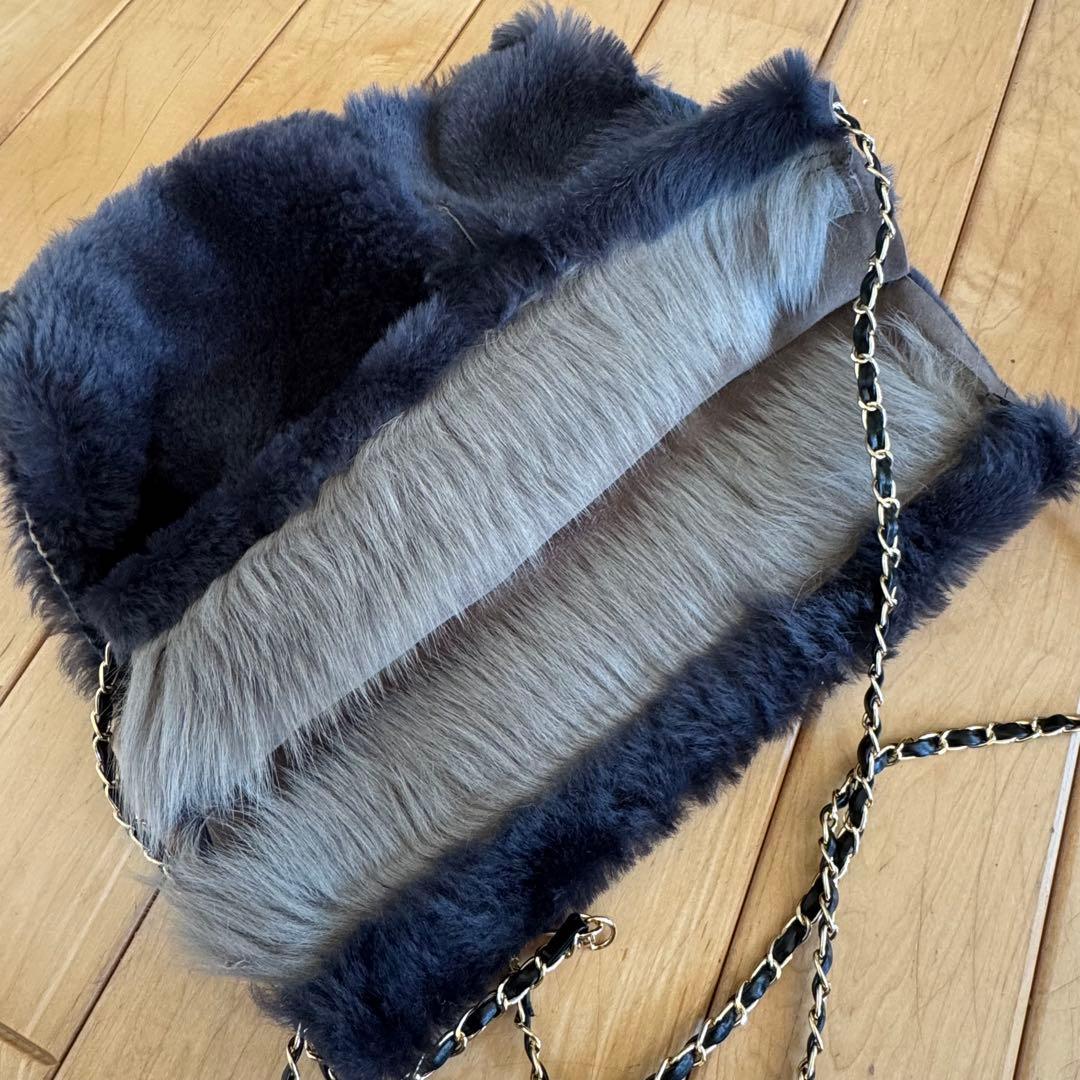 美品❗️羊革シープスキン　ボア　チェーンショルダーバッグ　リバーシブル可