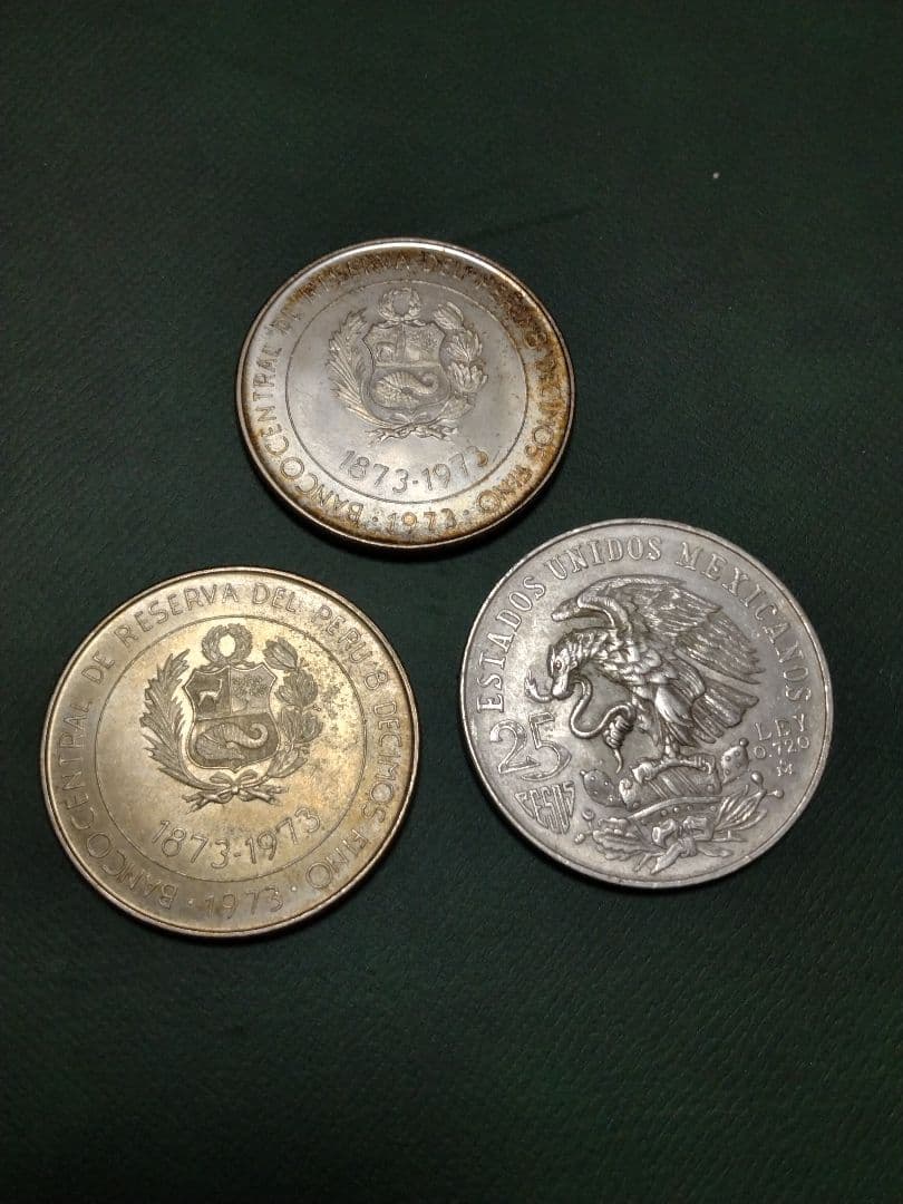 ペルー 100ソル銀貨2枚と メキシコオリンピック25ペソ銀貨の3枚組!!