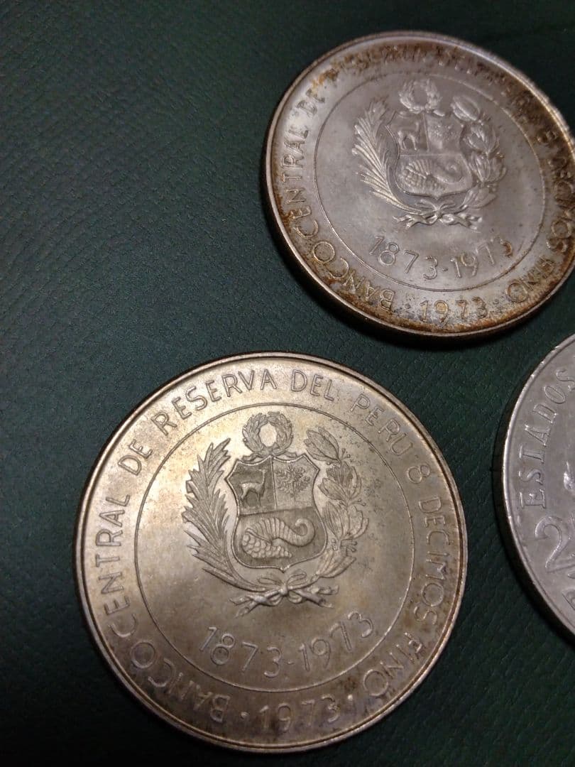 ペルー 100ソル銀貨2枚と メキシコオリンピック25ペソ銀貨の3枚組!!