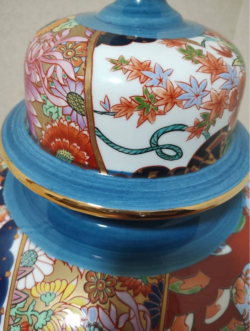 【伝統美】有田焼 勝右衛門窯の希少壺―匠の技が織りなす逸品