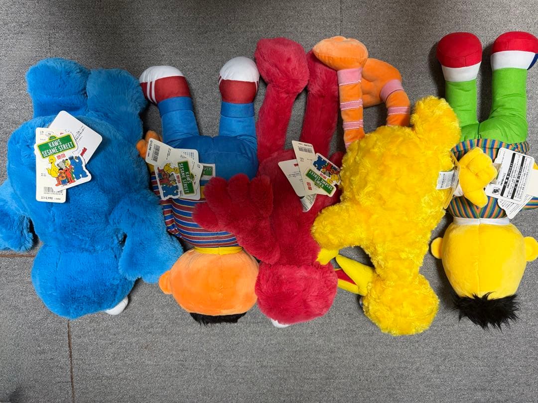 セサミストリート KAWS タグ付き