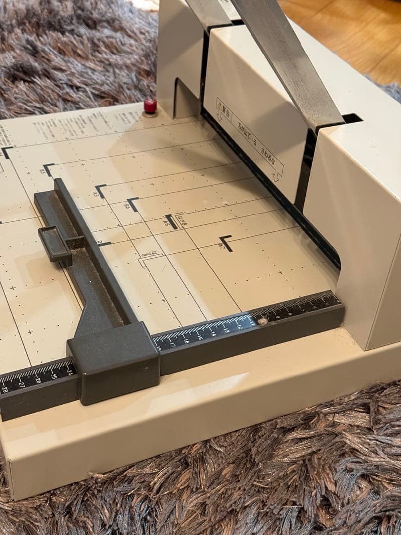 PLUS PK-513L 裁断機 自炊裁断機 ライト付き