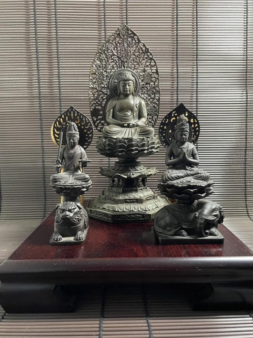 『釈迦三尊像　釈迦如来　普賢菩薩　文殊菩薩』ブロンズ 唐金　　在銘　高さ22cm