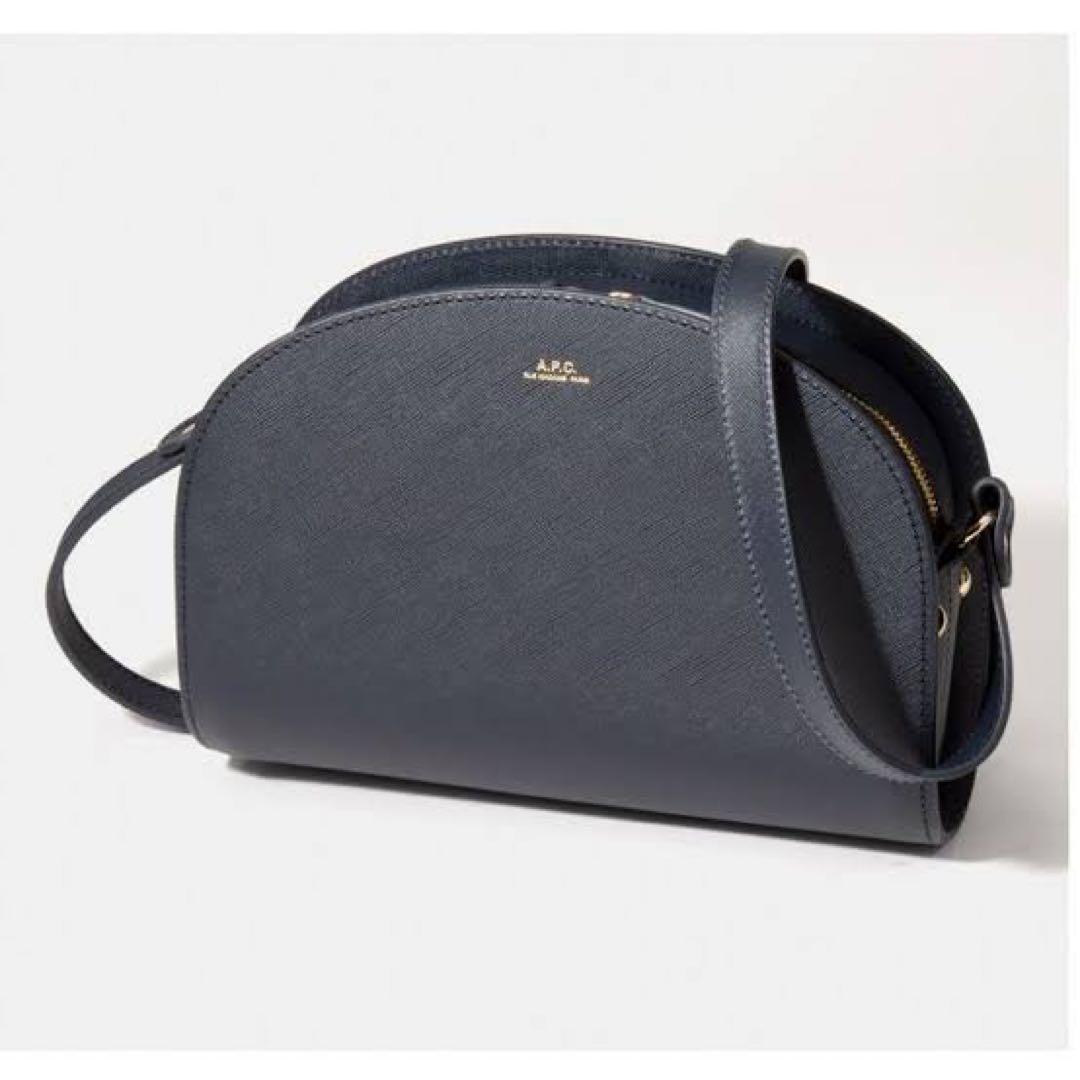 A.P.C. ハーフムーンバッグ　ブラック