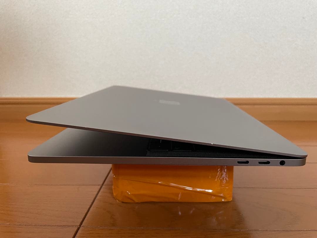 Macbook Pro Touch Bar 2018 新しいバッテリー