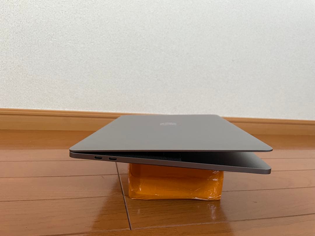 Macbook Pro Touch Bar 2018 新しいバッテリー