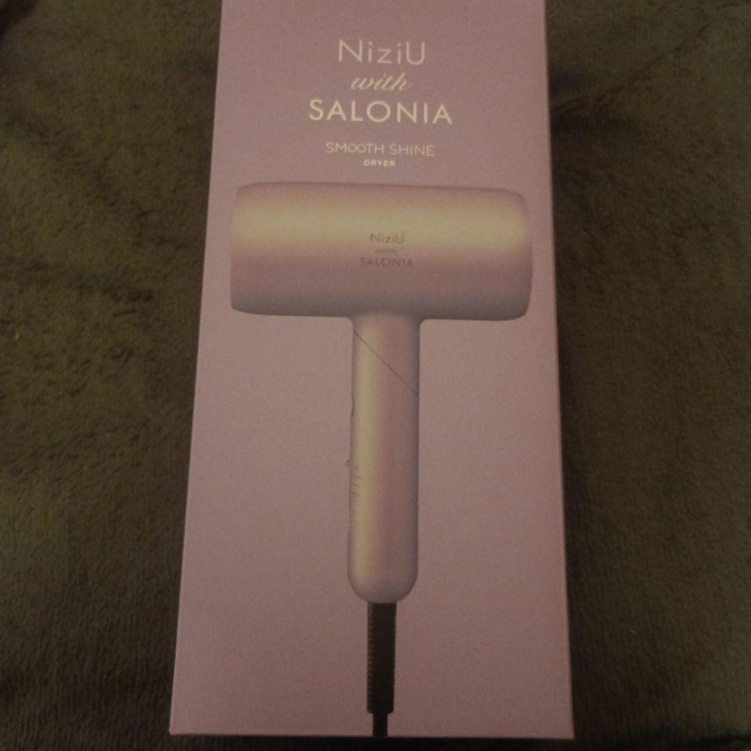 NiziU with SALONIA SMOOTH SHINE ドライヤー