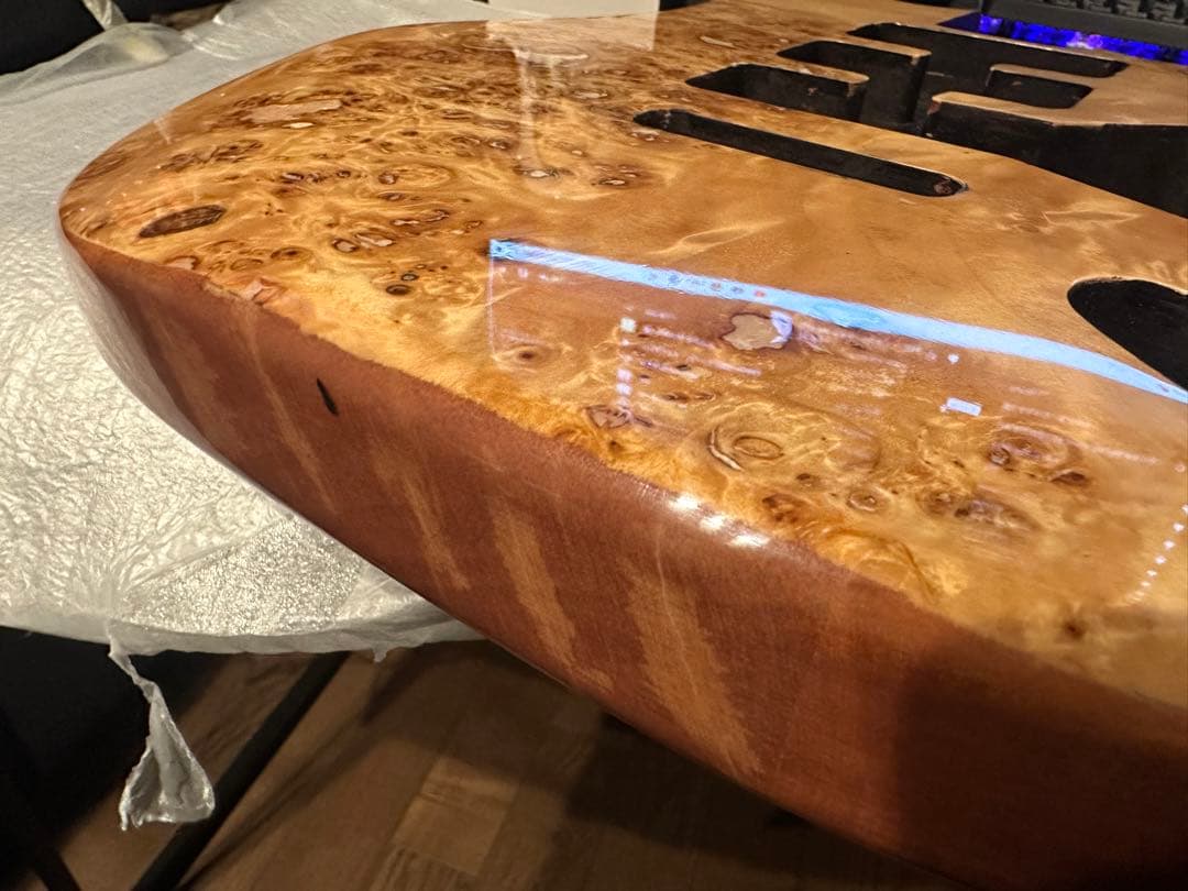 ストラトキャスター　タイプ　バール　マホガニーボディ