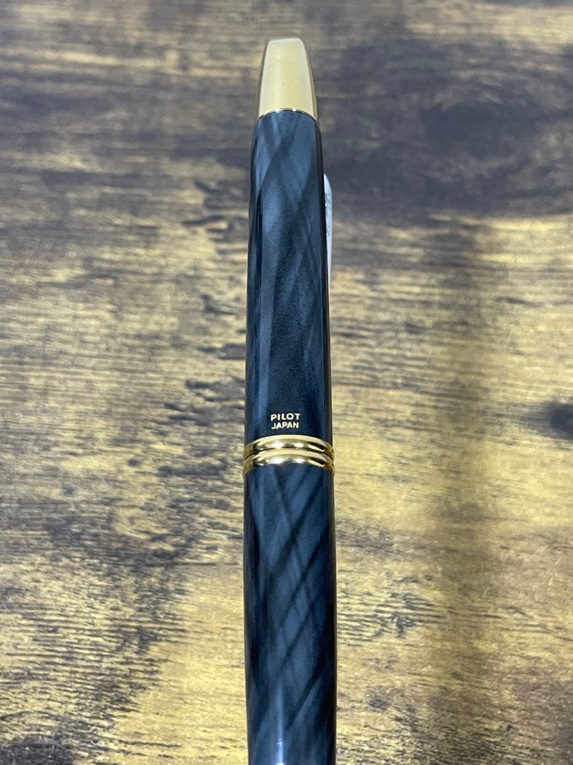 未使用　タグ付　ブラック　マーブル　18k F キャップレス　万年筆　パイロット