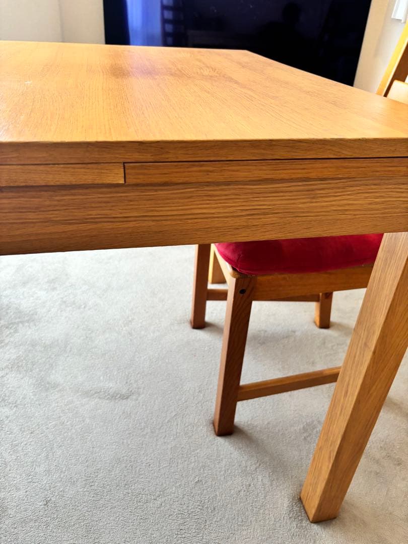 IKEA伸縮式ダイニングテーブル「BJURSTA」