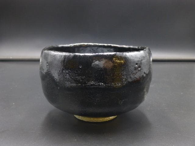 楽吉左衛門　十二代　弘入　黒茶碗／共箱・共布／表千家十二代　惺斎極め箱／獅子写