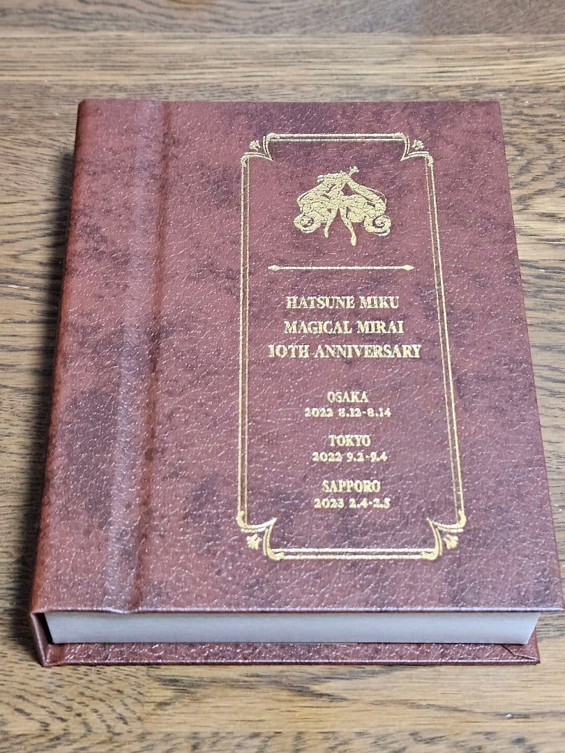 初音ミク　マジカルミライ10th anniversary エンブレムコレクション