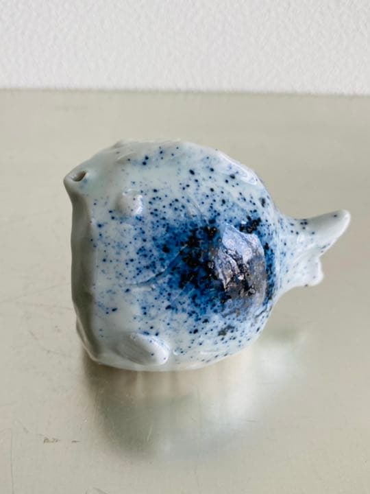 加藤静允　染付吹墨魚水滴　共箱　白洲正子　文房四宝