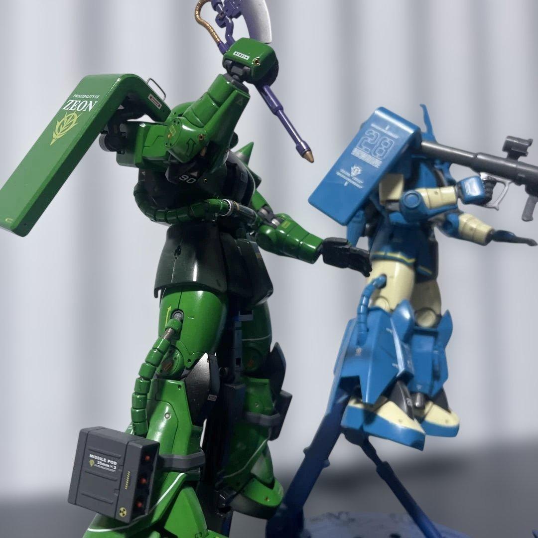 MG1/100ロバート・ギリアム専用ザクⅡと MG量産型ザクⅡの2体セット