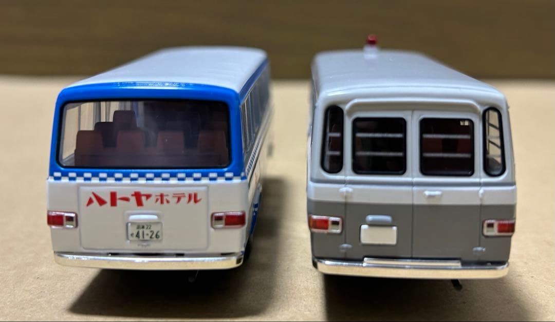 トミカリミテッドヴィンテージネオ ニッサン シビリアン　2台セット