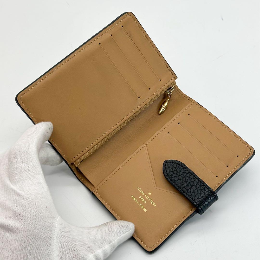 【現行品】ルイヴィトン ヴェルティカルウォレット コンパクト トリヨン 二つ折り