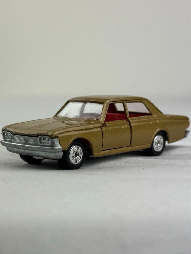トミカ 黒箱トヨタ クラウン スーパーデラックス 1Eホイール 絶版 日本製