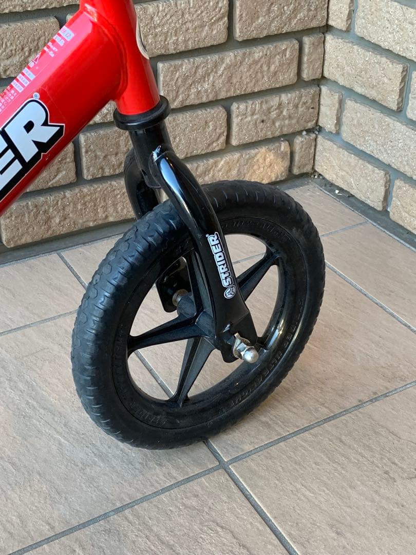 【美品】ストライダー スポーツモデル 12インチ　日本正規品　レッド