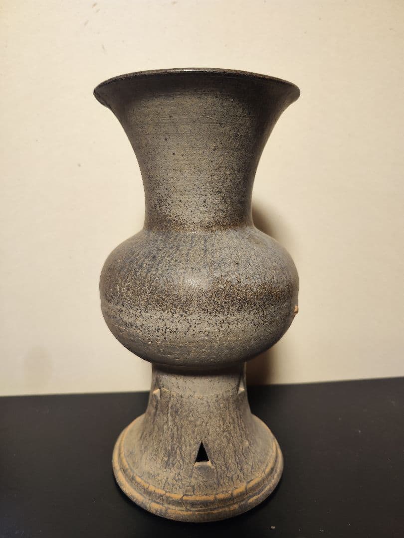 新羅台付長頸壺