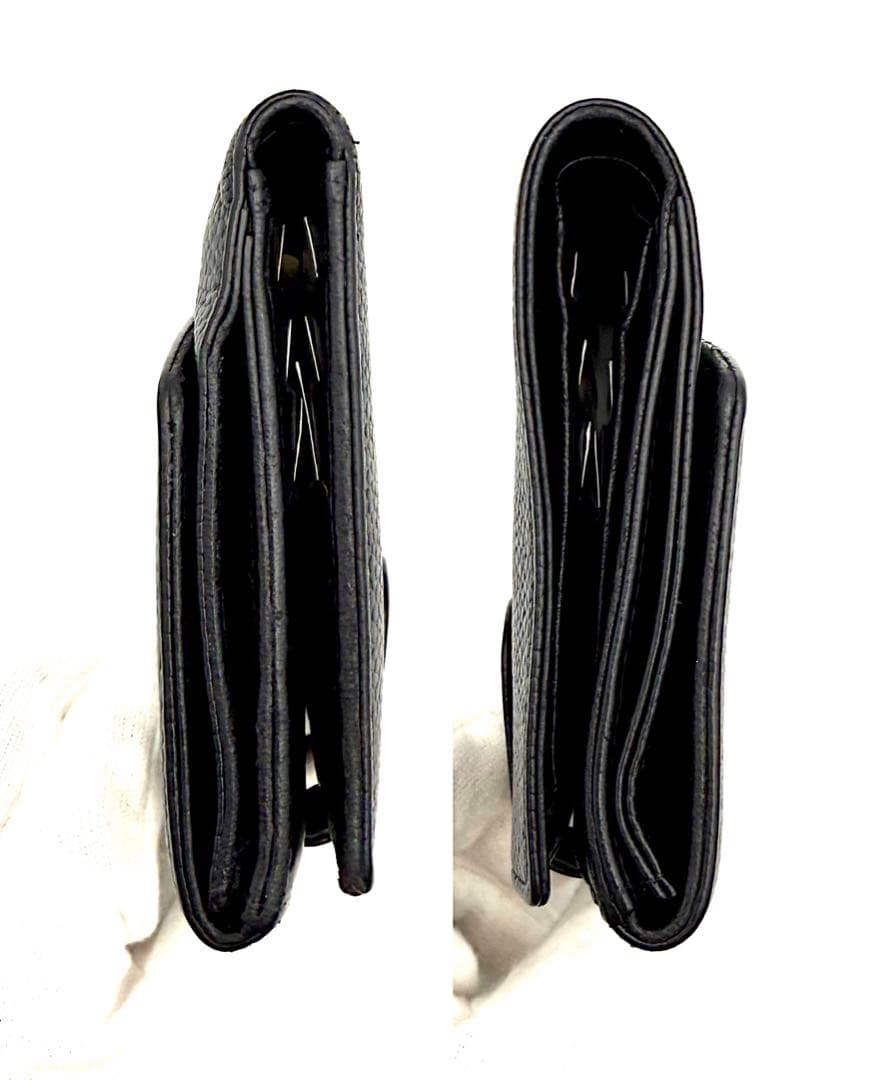 シャネルキャビアスキン ココマーク黒折り財布