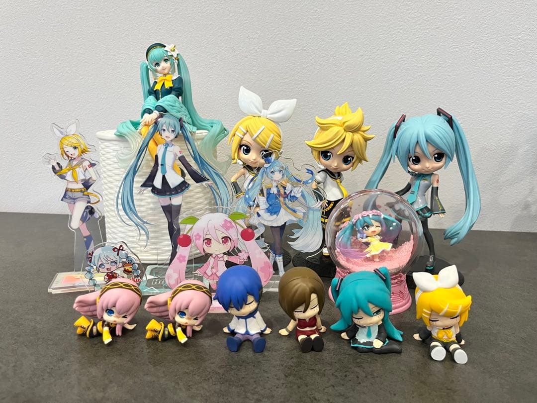 初音ミク フィギュアとグッズセット