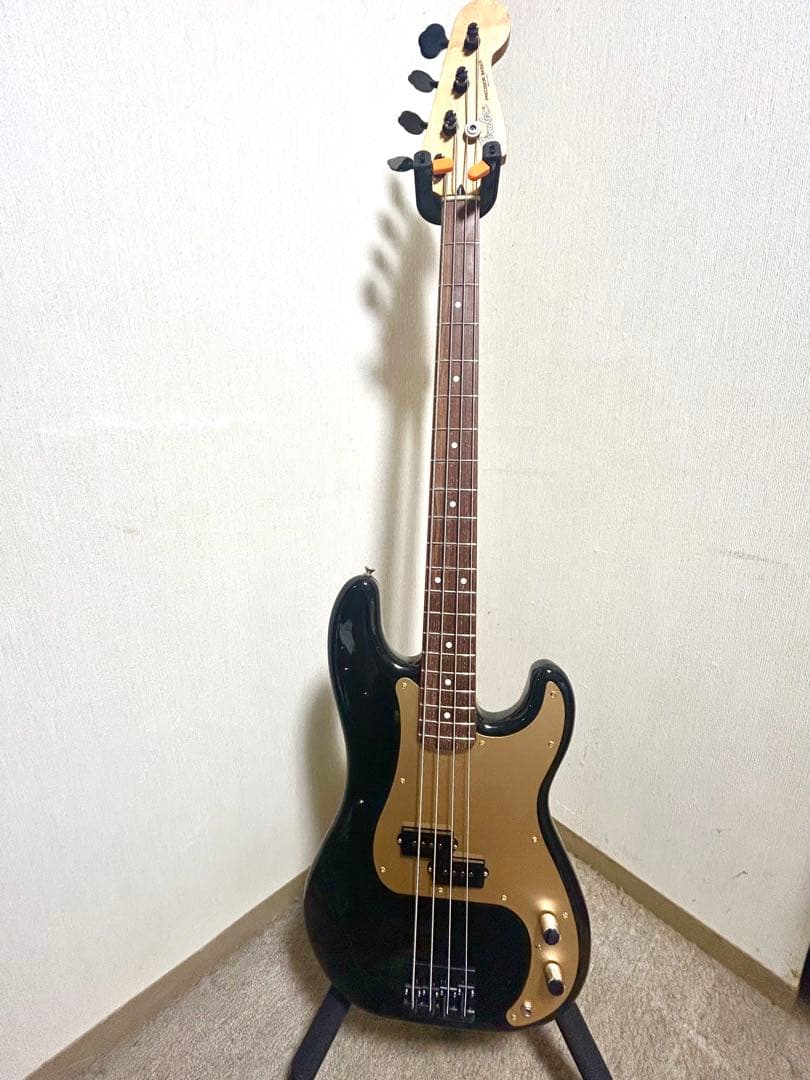 Fender Japan エレキベースギターPB-43. BLK