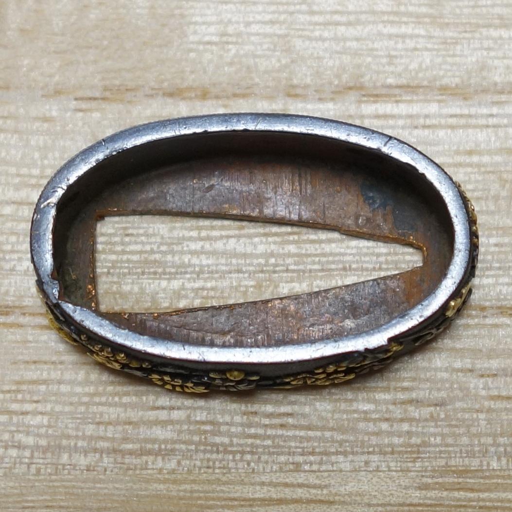 【 赤銅魚子地 金銀銅象嵌 草花図縁 】刀装具 縁頭 鍔 鐔 日本刀 武具 骨董