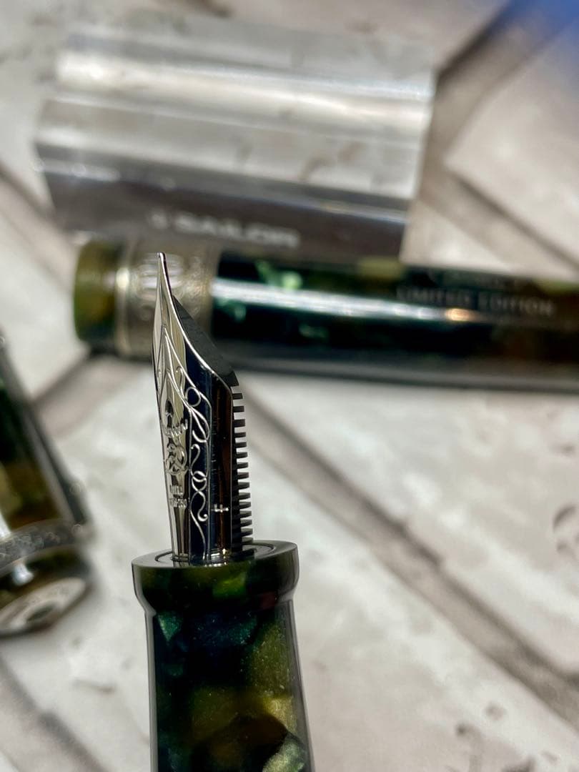 レア　デルタ　万年筆　ナザレ F リミテッドエディション NAZARETH 1K