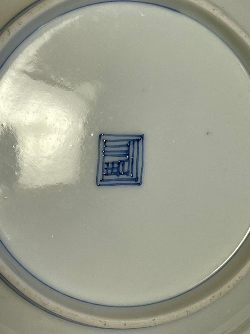 青白磁 龍絵皿 木箱入り陶器の皿。