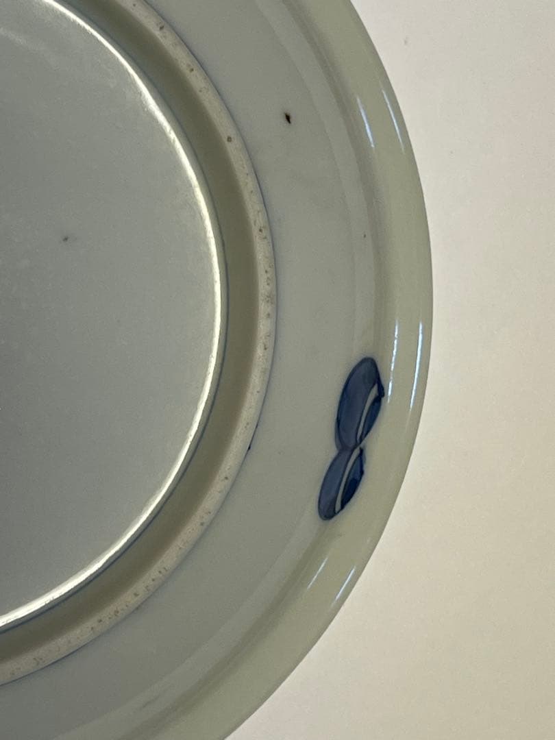 青白磁 龍絵皿 木箱入り陶器の皿。