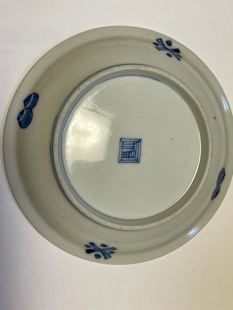 青白磁 龍絵皿 木箱入り陶器の皿。