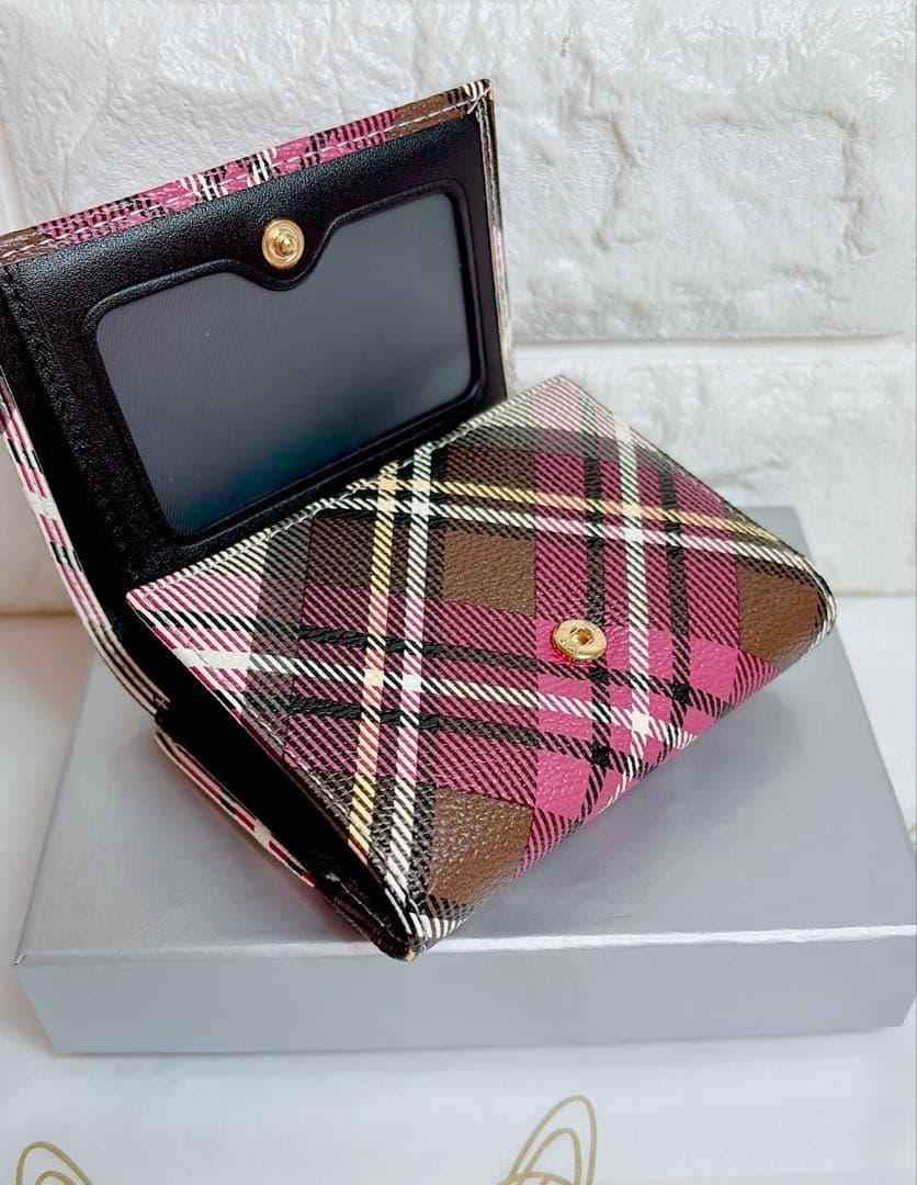 【ショッパー付き◇新品】可愛い ヴィヴィアン・ウエストウッド　三つ折り財布