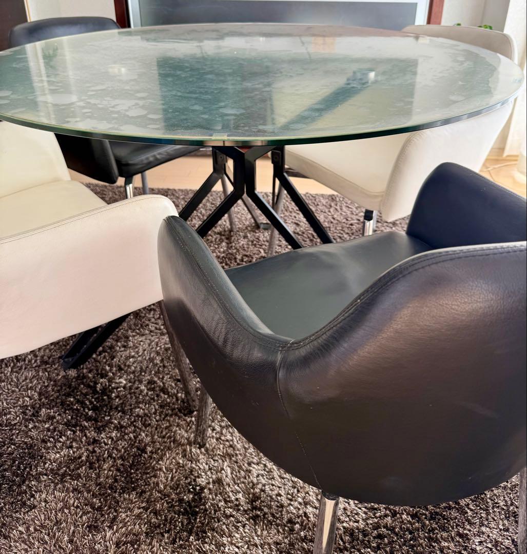 クラスティーナ円形ガラステーブル