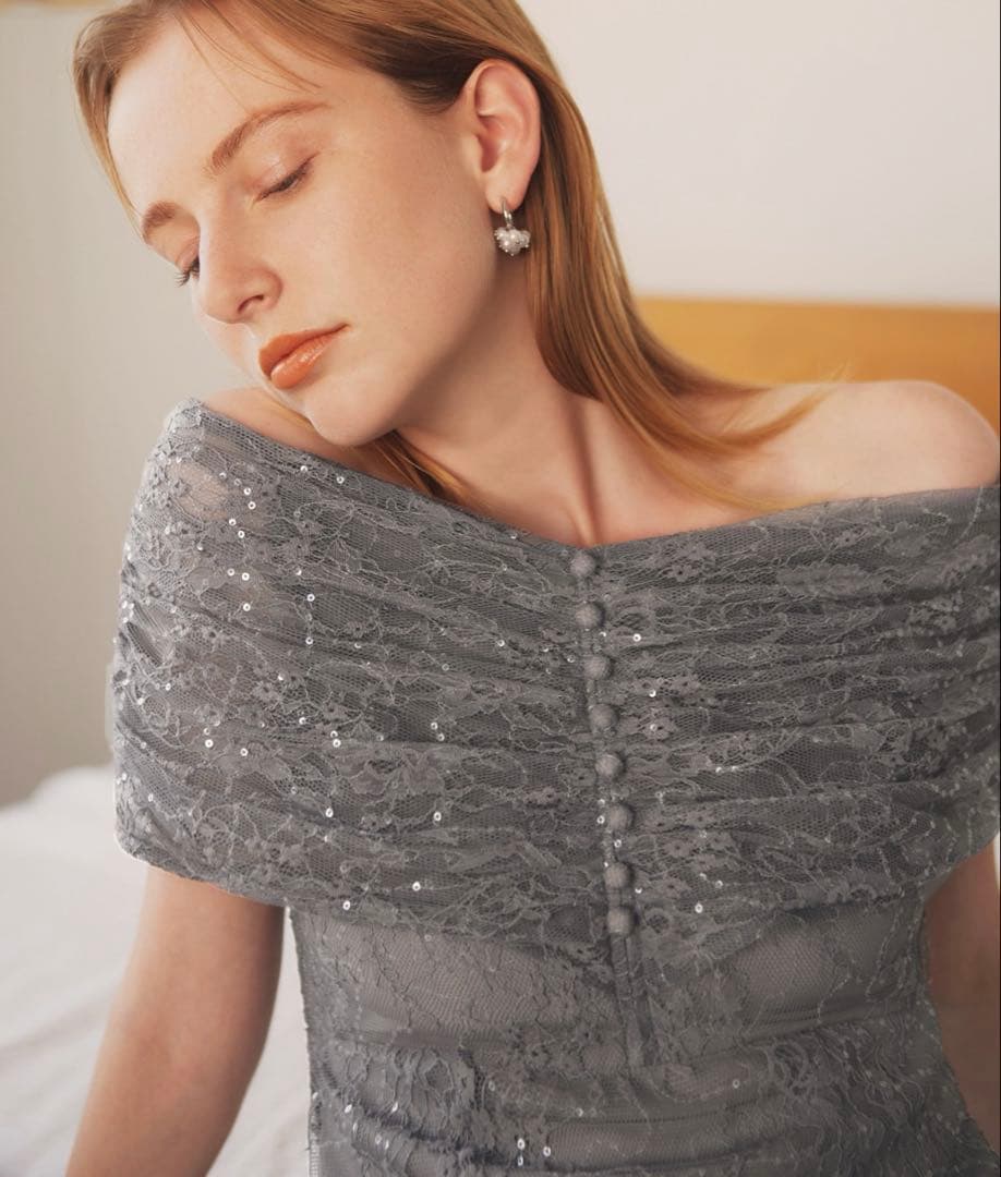 新品タグ付き！Leja グレー オフショルレースドレス Sサイズ