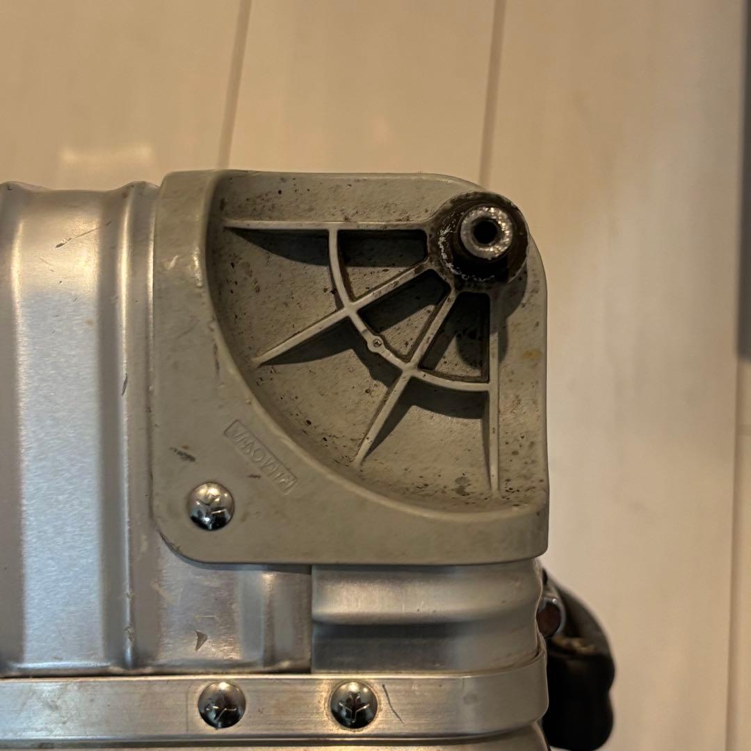 RIMOWA リモワ クラシック キャビン 4輪 機内持ち込み可　タイヤ2つ破損