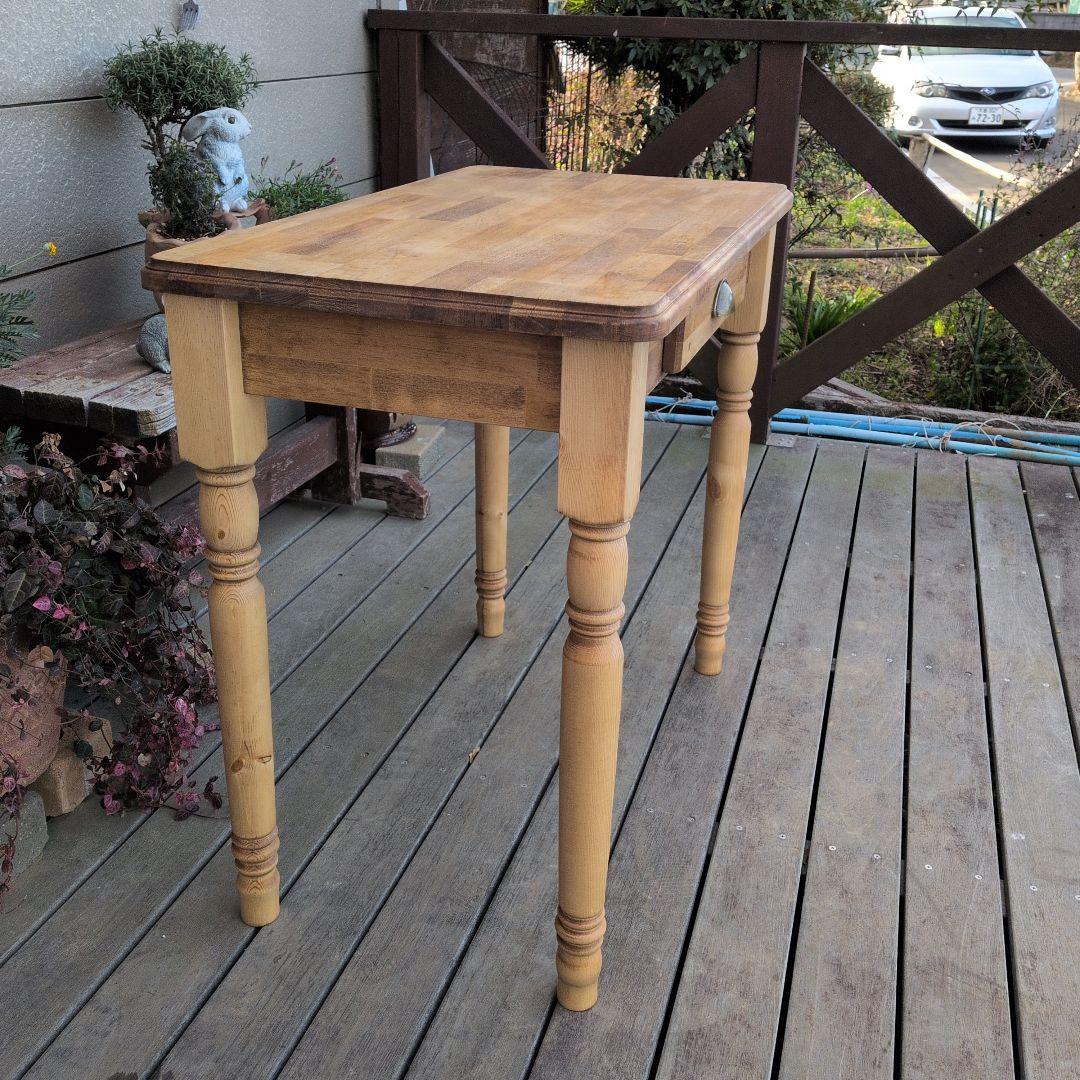 ろくろ脚のパソコンデスク