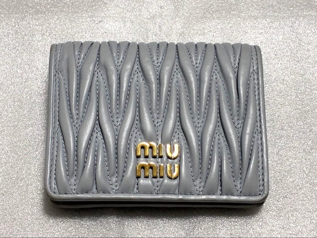 【とみん様】ミュウミュウ MIUMIU マテラッセレザー 折り財布 二つ折り財布