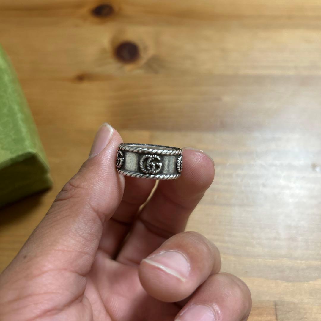 GUCCI シルバーリング ロゴ入り