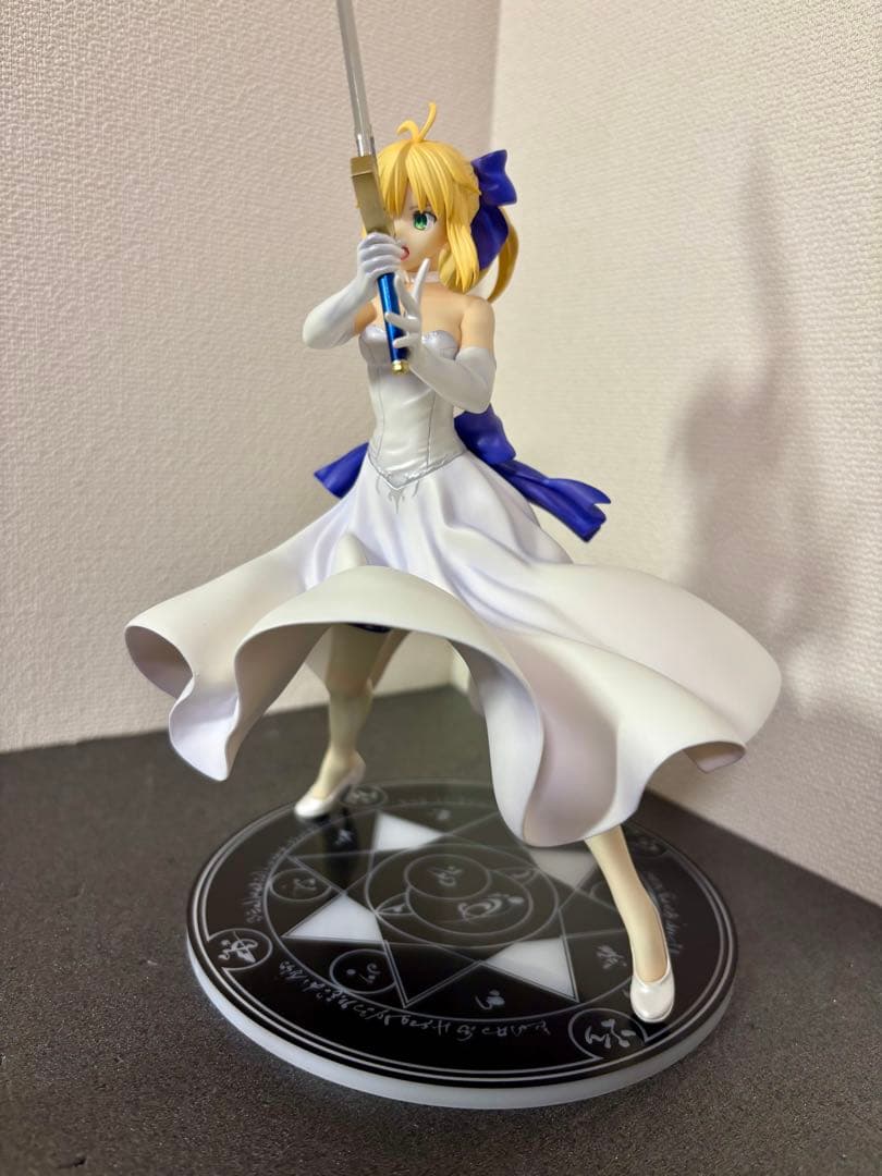 リニューアル版　セイバー　白ドレス　ベルファイン　Fate フィギュア　FGO
