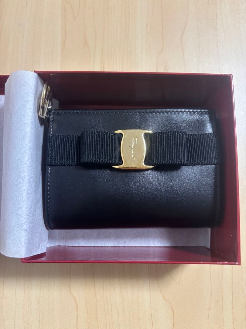 Ferragamoフェラガモ　ケース　ヴァラリボン　ブラック