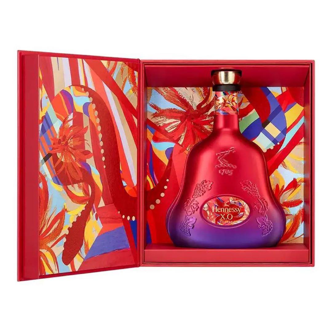 Hennessy XO レッド・パープル ギフトボックス付き蛇の干支 限定