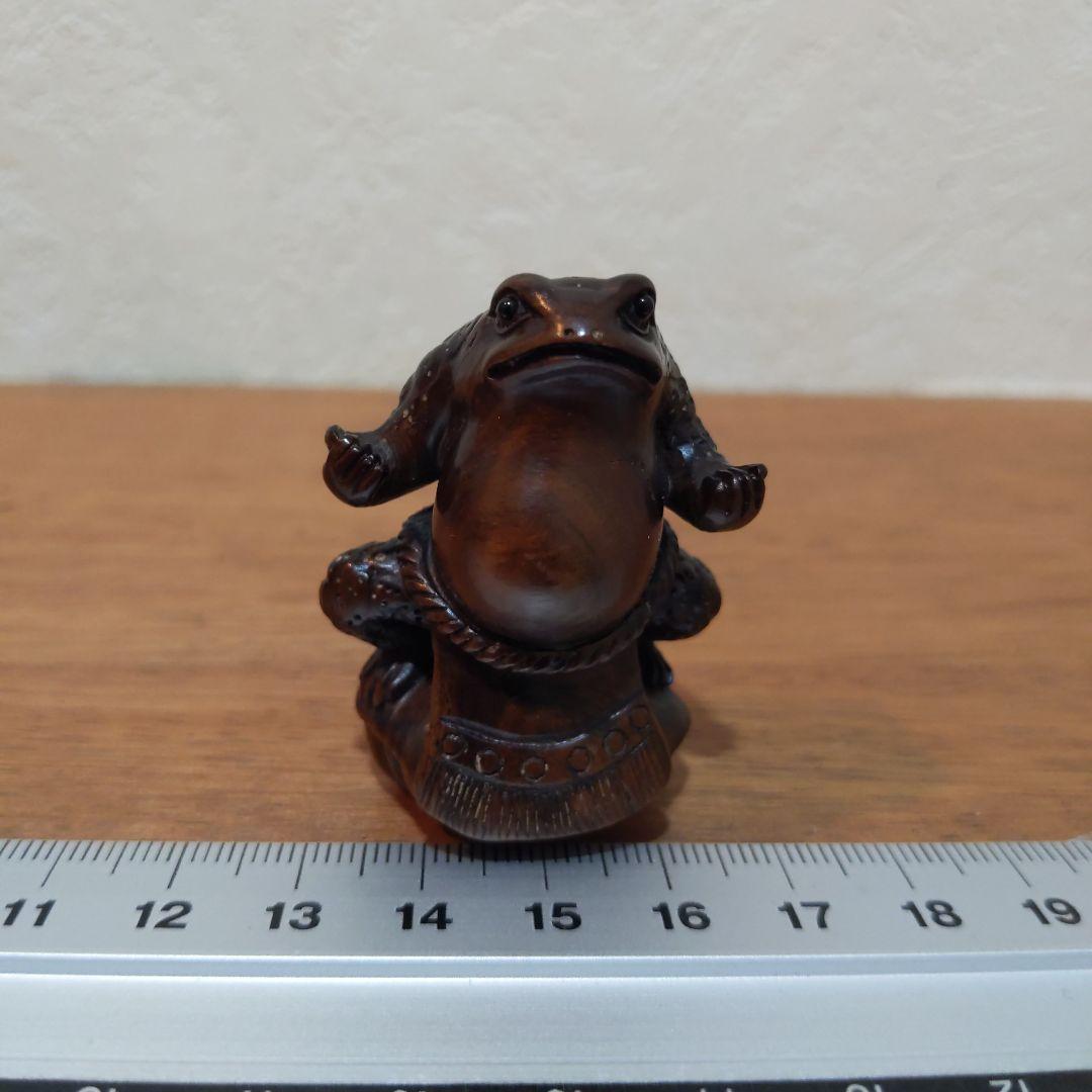 時代提物 木彫根付【蝦蟇力士 横綱土俵入り】高約5cm 横約3.4cm 重21ｇ