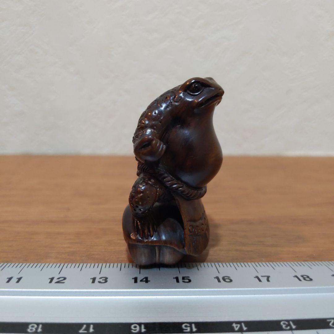 時代提物 木彫根付【蝦蟇力士 横綱土俵入り】高約5cm 横約3.4cm 重21ｇ