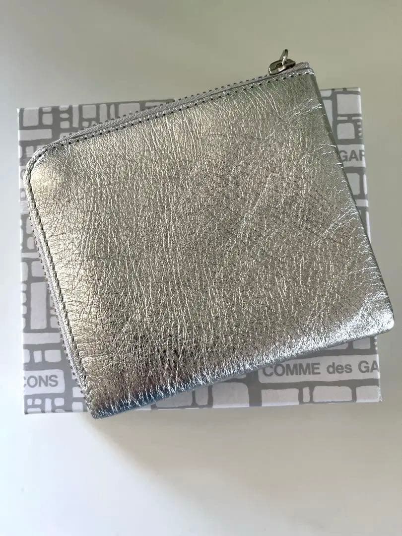 COMME des GARCONS L字型 ZIPウォレット シルバー