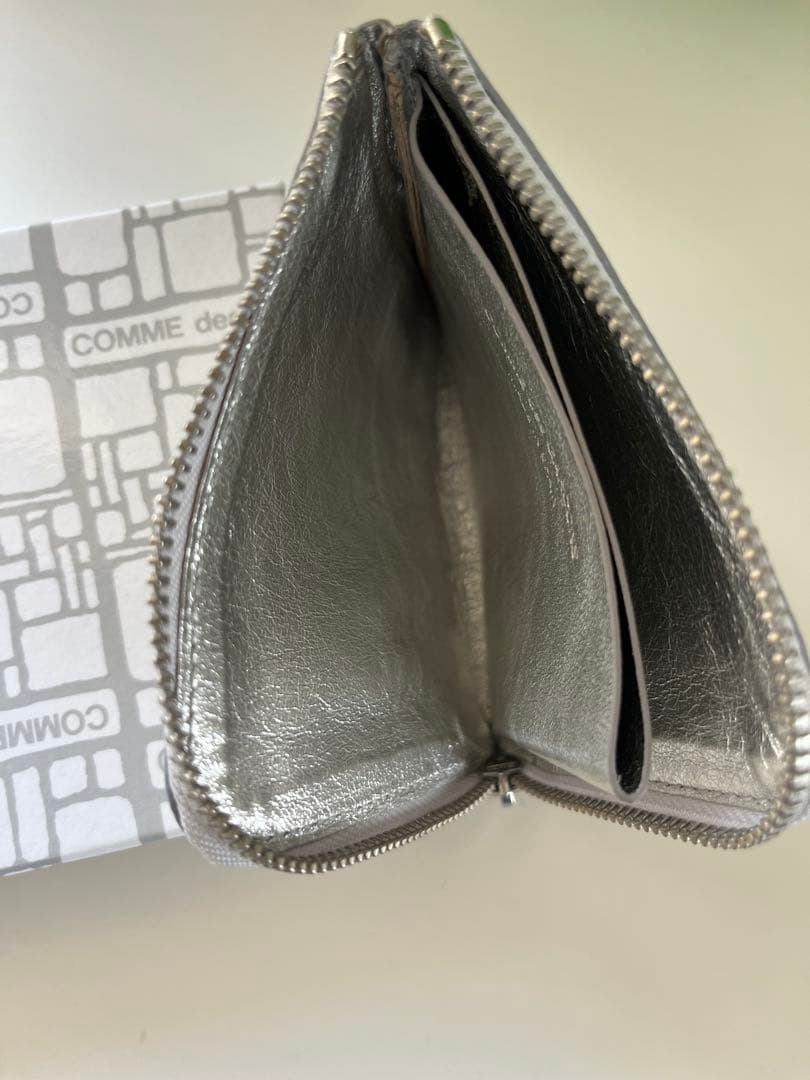 COMME des GARCONS L字型 ZIPウォレット シルバー