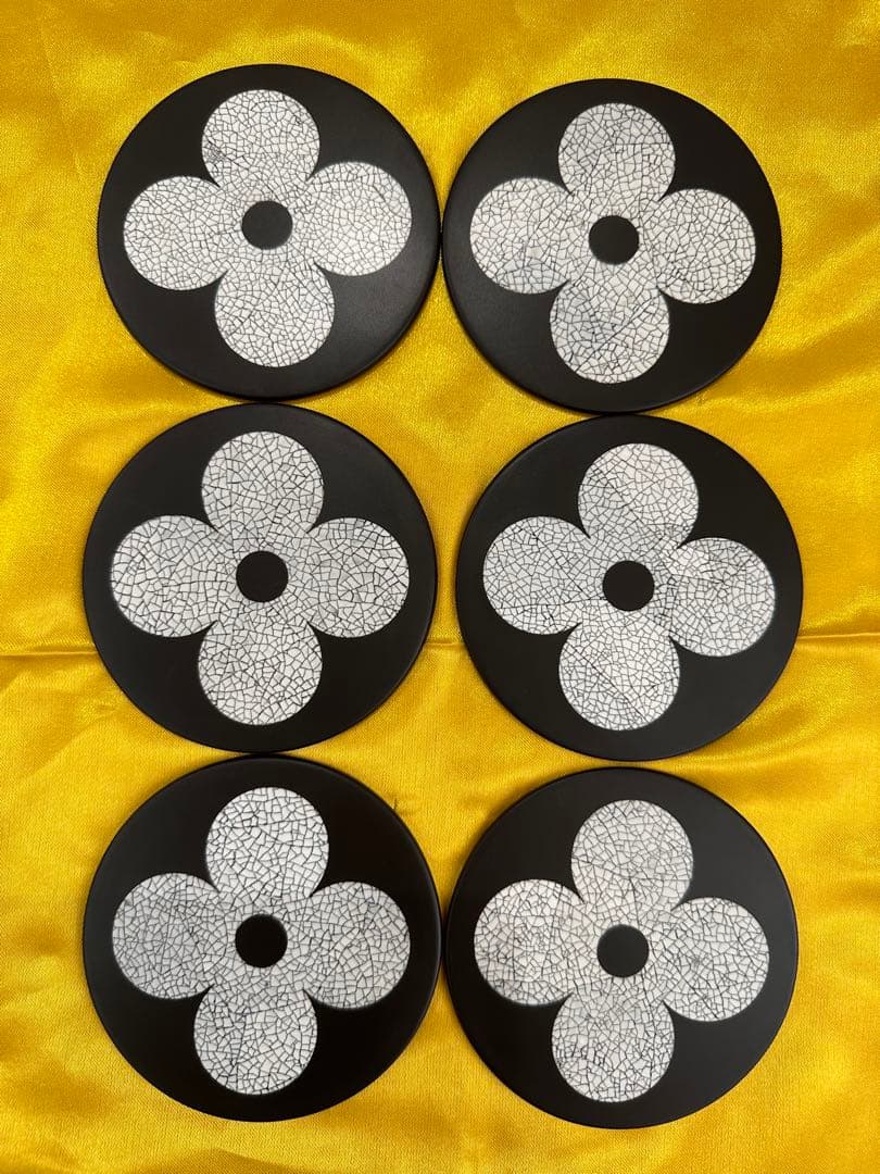 入手困難　新品　LOUIS VUITTON ルイヴィトン 漆と卵殻のコースター