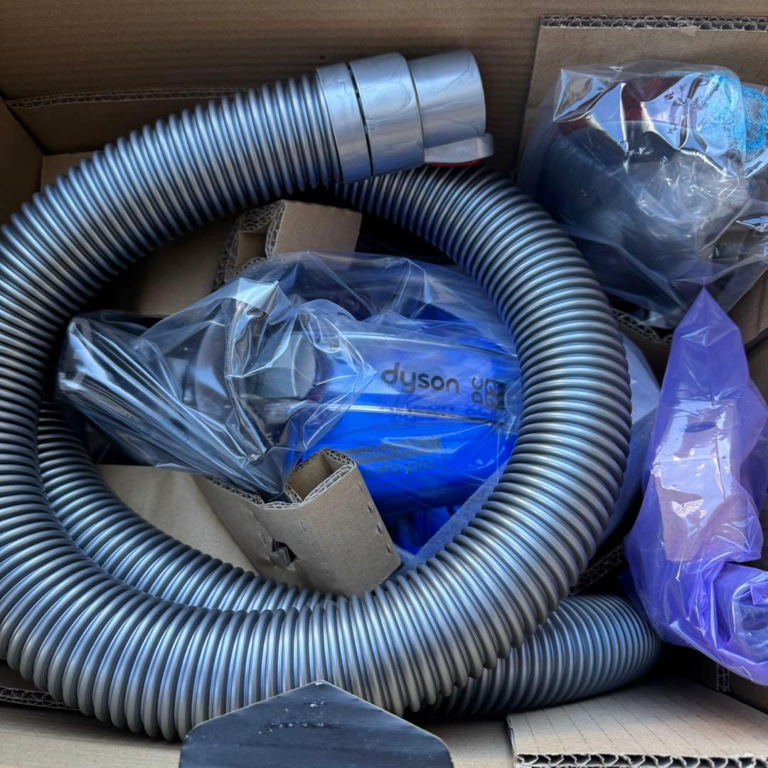 Dyson ダイソン DC22 サイクロン掃除機 未使用 保管品／紙パック不要
