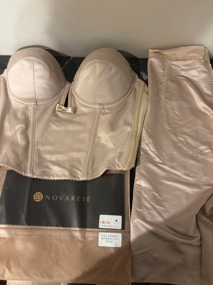 NOVARESE ブラジャーとガードルセット D65 ベージュ
