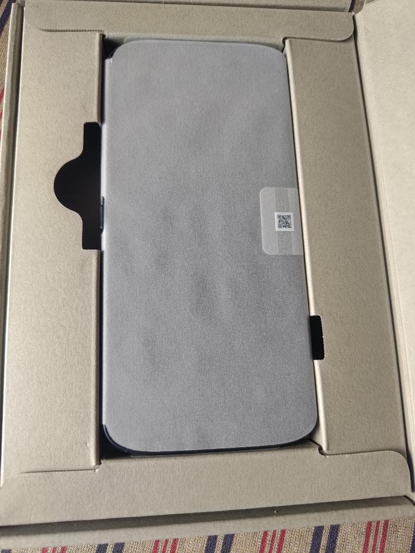 【ほぼ新品】NTT docomo らくらくスマートフォン F-53E ネイビー